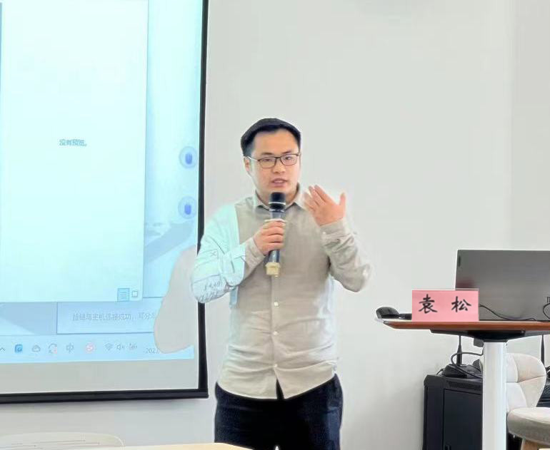 袁松1.jpg