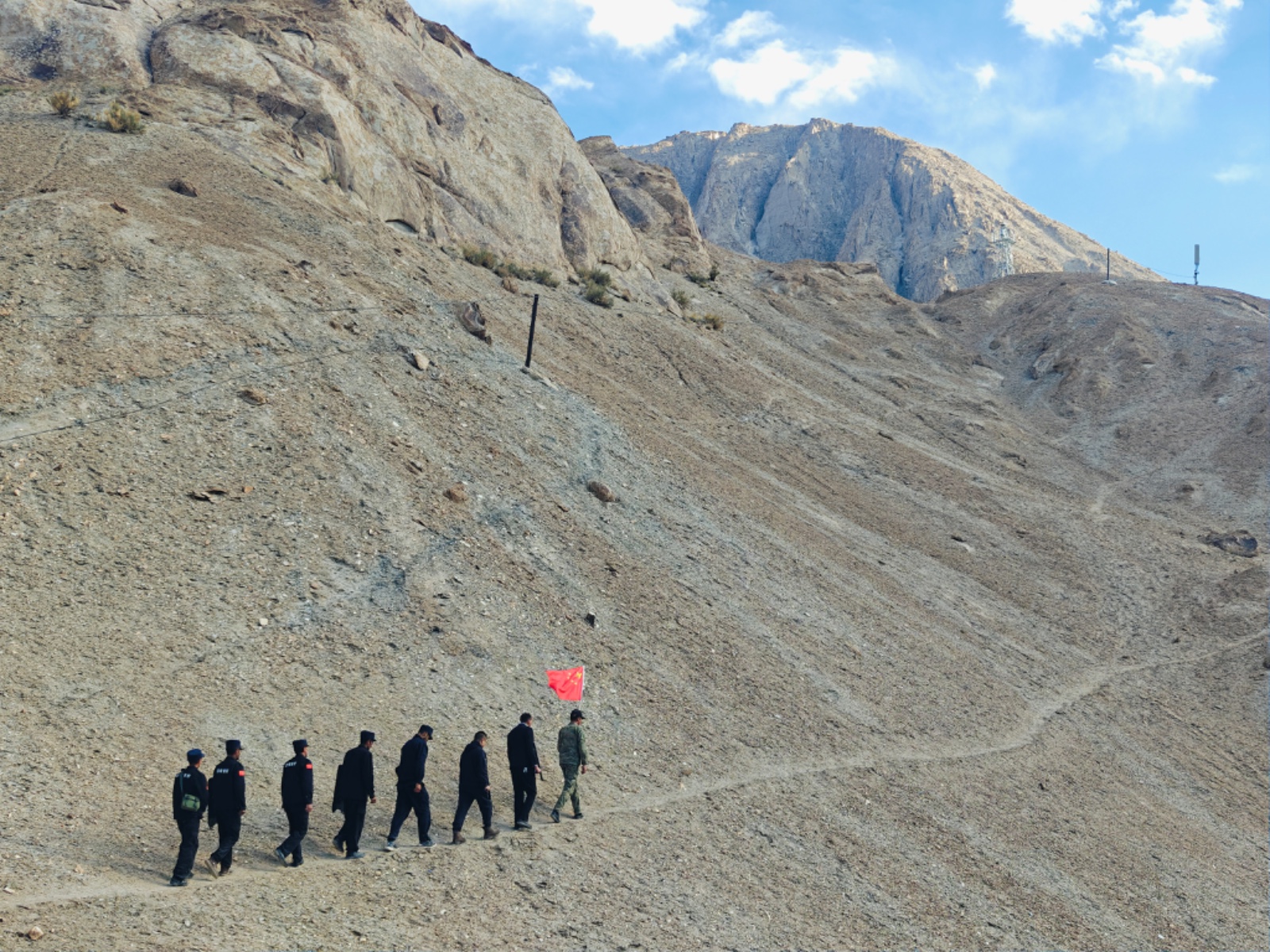 1763946988841400.jpg 二等奖-边境一抹红-刘明月.jpg