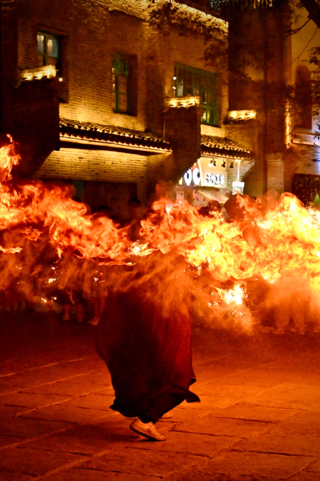 1763947002101813.jpg 二等奖-火舞者-李张睿.JPG