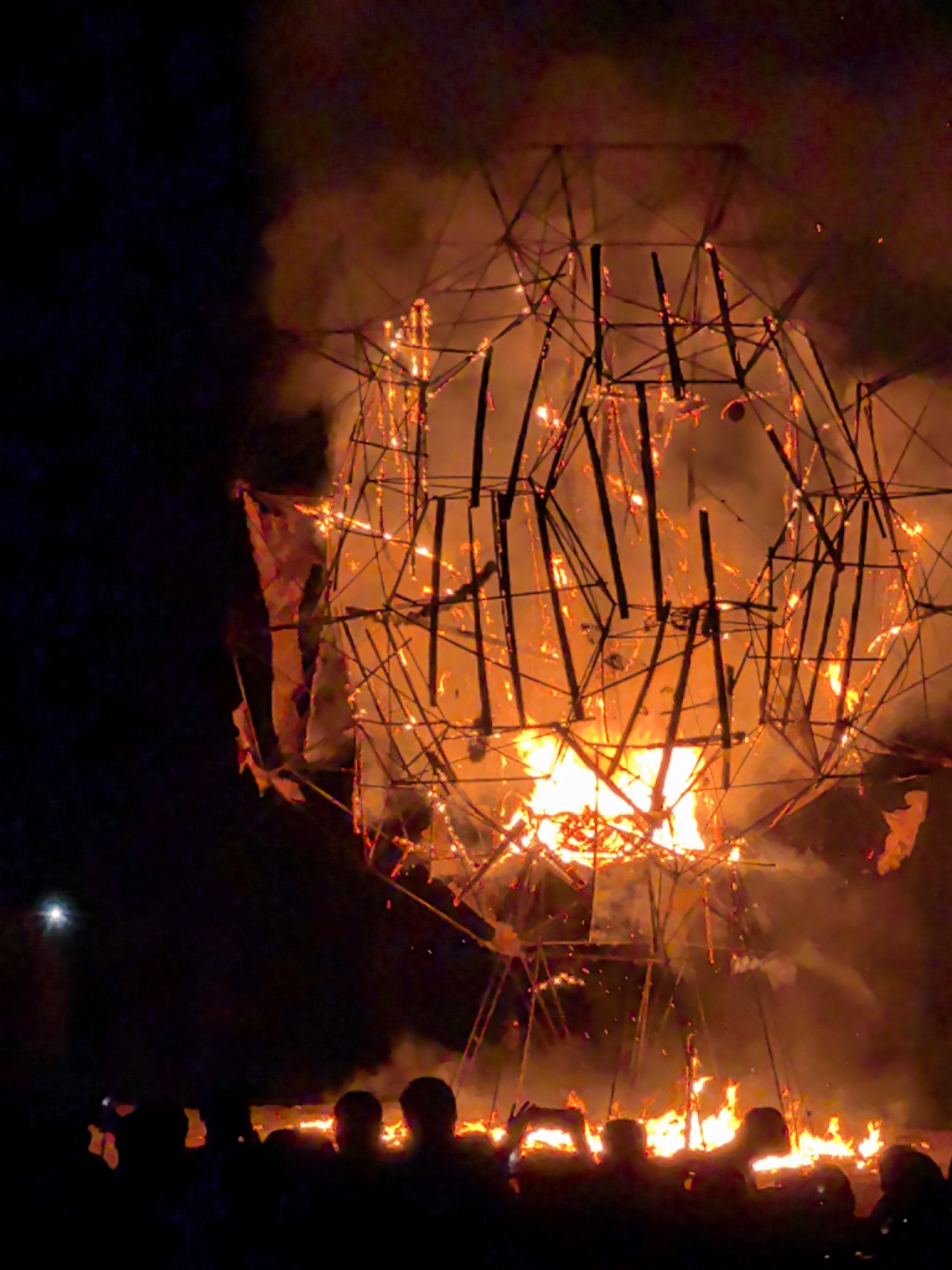 1763947138135730.jpg 佳作奖-阿那亚点燃篝火的夜晚-邱子涵.jpg